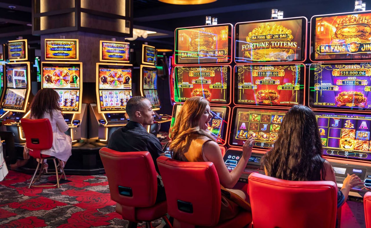 Màn hình đăng nhập và chọn bàn Live Casino trên điện thoại tại 98bet